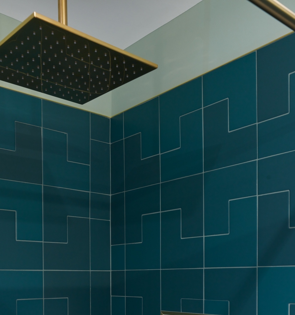 Square shower head design