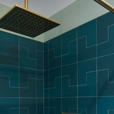 Square shower head design